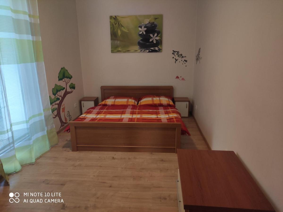 Apartman Lucky 5 Izbovy Rodinny Dom Exteriör bild