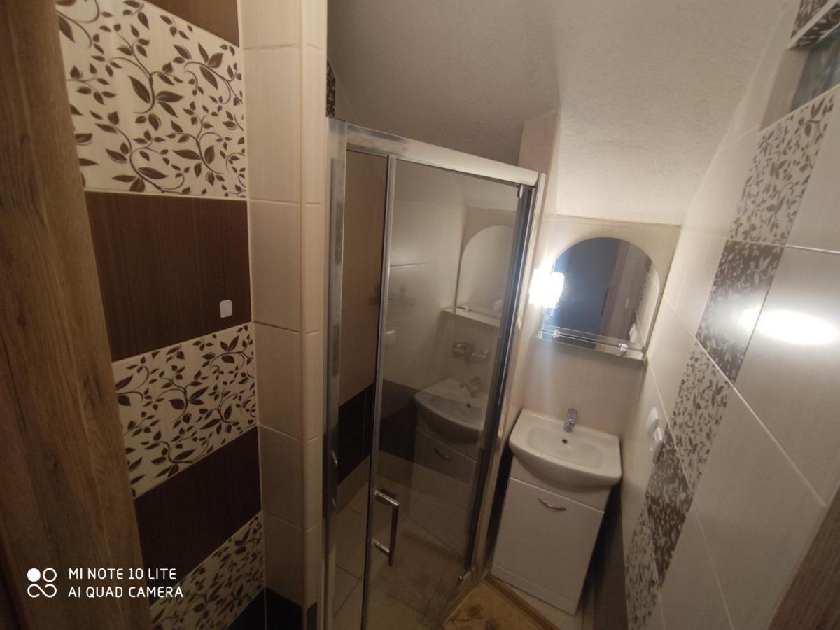 Apartman Lucky 5 Izbovy Rodinny Dom Exteriör bild