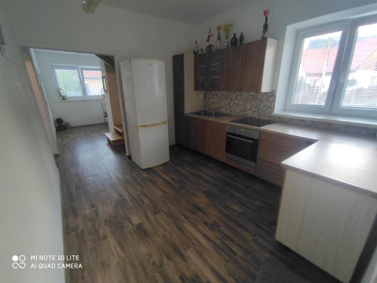 Apartman Lucky 5 Izbovy Rodinny Dom Exteriör bild