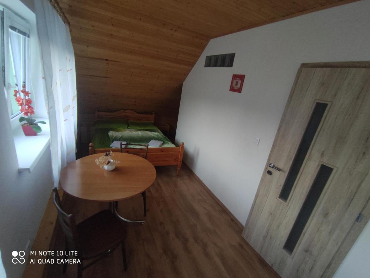Apartman Lucky 5 Izbovy Rodinny Dom Exteriör bild