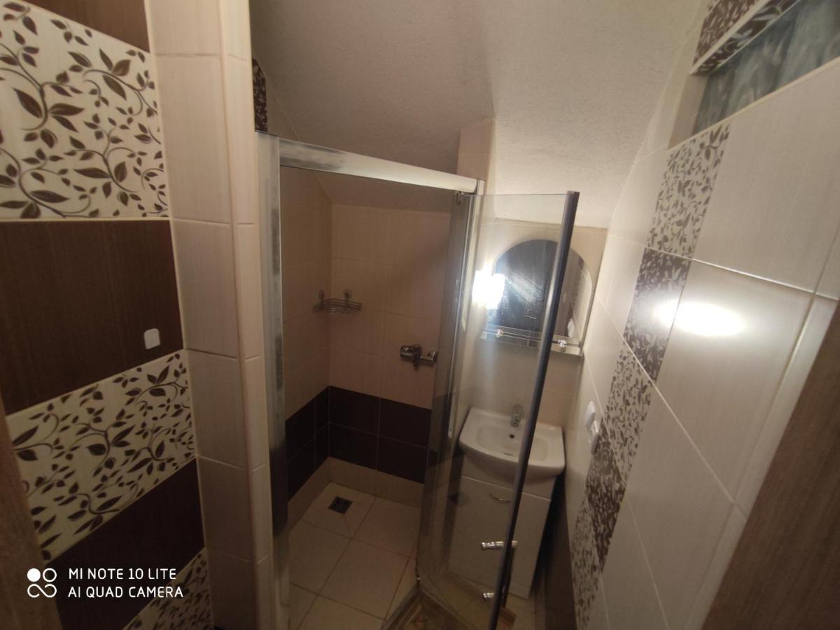 Apartman Lucky 5 Izbovy Rodinny Dom Exteriör bild